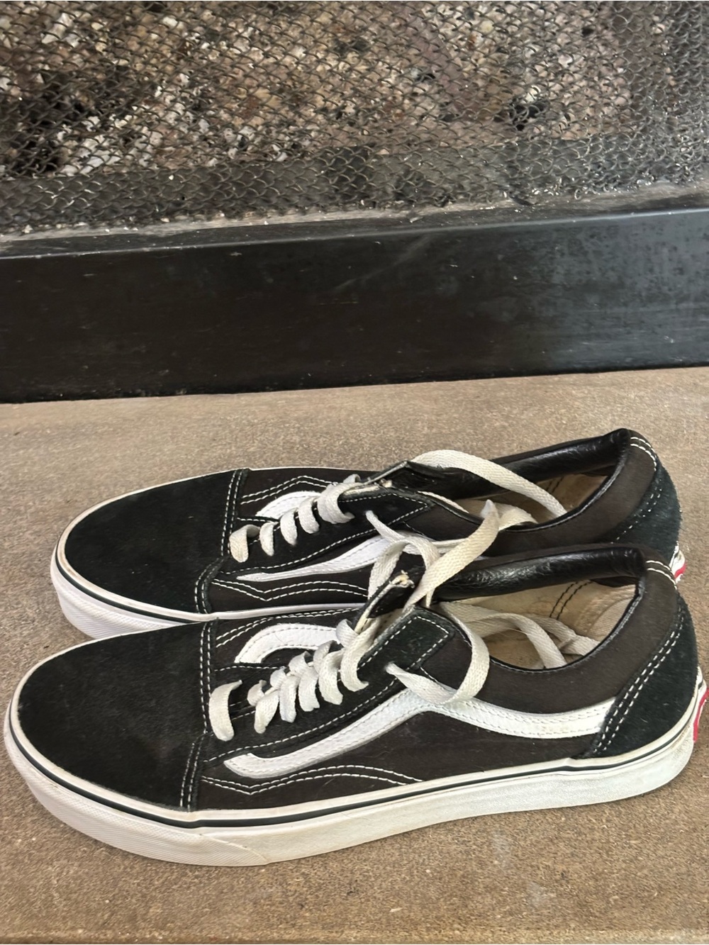 Vans Black and White Low-Top Skate Shoes 500714 men 7 women 8.5